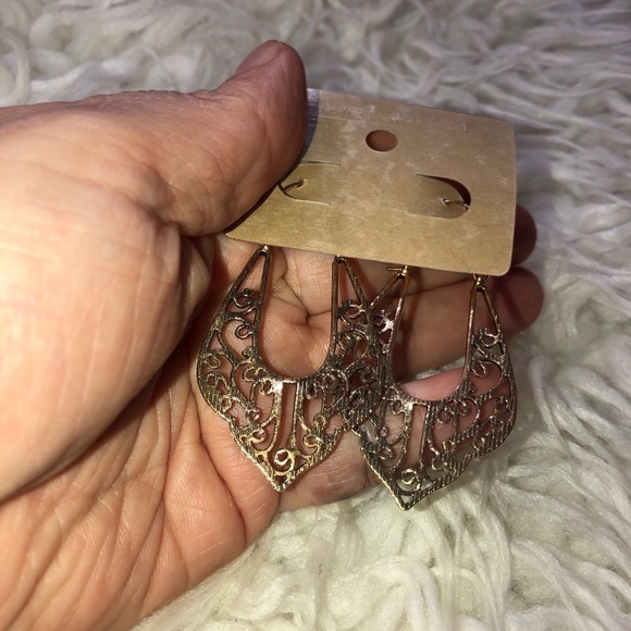 Boho Filigree Antique Style Gold Hoop Earrings - Picture 5 of 6
